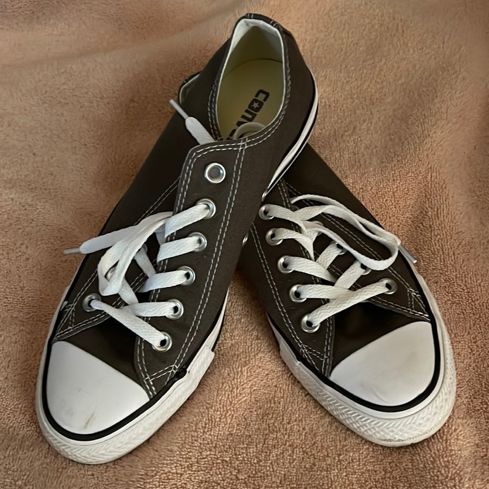 Womens grey Converse low top - worn once like new